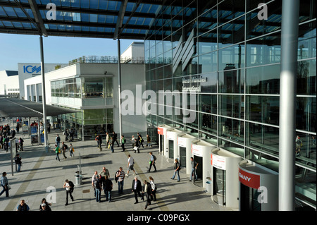 Eingangshalle, Haupteingang West, Bauma 2010 internationale Fachmesse für Baumaschinen, Messe München Messegelände, München, Bayern Stockfoto