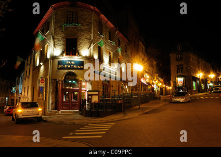 Nacht-Stimmung in der Rue Saint Jean in der historischen Altstadt von Quebec Stadt, Quebec, Kanada Stockfoto