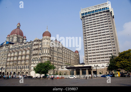 Indien, Bundesstaat Maharashtra, Mumbai (aka Bombay). Die berühmten 5 Sterne Hotel in historischen Taj & neuen Turm Flügel. Stockfoto