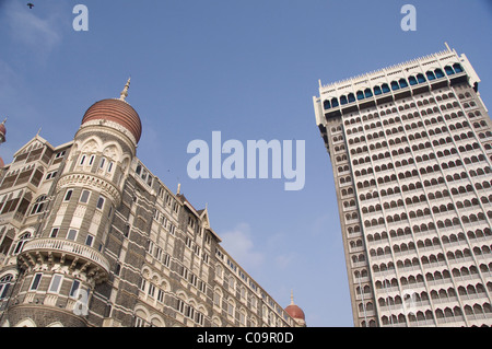 Indien, Bundesstaat Maharashtra, Mumbai (aka Bombay). Die berühmten 5 Sterne Hotel in historischen Taj & neuen Turm Flügel. Stockfoto