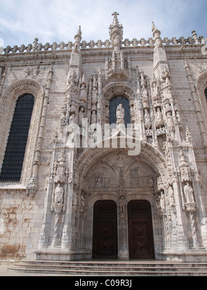 Tür des Hieronymus-Kloster in Belem, Lissabon Stockfoto