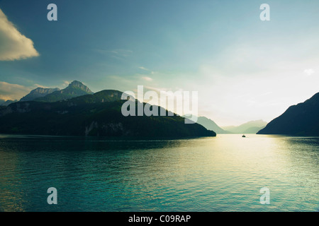 Blick vom Brunnen auf dem Vierwaldstättersee, Kanton Schwyz, Schweiz, Europa Stockfoto