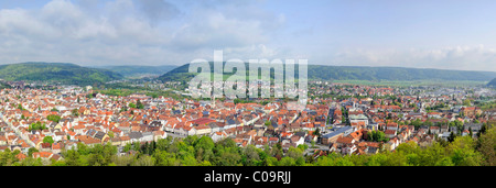Panorama-Blick auf die große Kreisstadt Tuttlingen, Landkreis Tuttlingen District, Baden-Württemberg, Deutschland, Europa Stockfoto