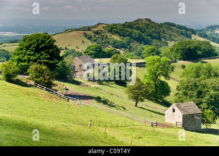 Traditionelle Cheshire Bauernhaus unter Kerridge Hill, in der Nähe von Macclesfield, Peak District National Park, Cheshire, England, Vereinigtes Königreich Stockfoto