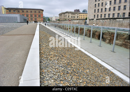 Neu gestaltete Fassade der Ausstellung "Topographie des Terrors" auf dem Gelände der ehemaligen SS-Zentrale in Berlin Stockfoto