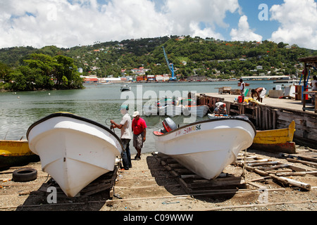 Fischereihafen mit Fischerbooten und Fischer, Castries, der Hauptstadt, LCA, Windward-Inseln, Saint Lucia, kleine Antillen Stockfoto