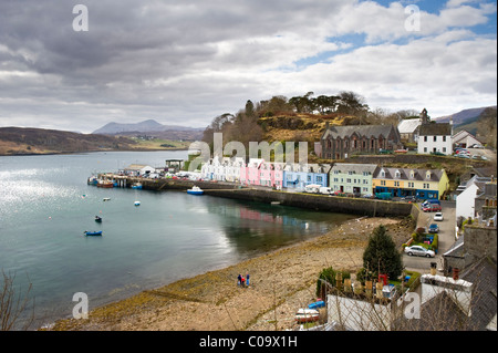 Farbenfrohen Portree Hafen, Portree, Isle Of Skye, innere Hebriden, Schottland, Vereinigtes Königreich Stockfoto