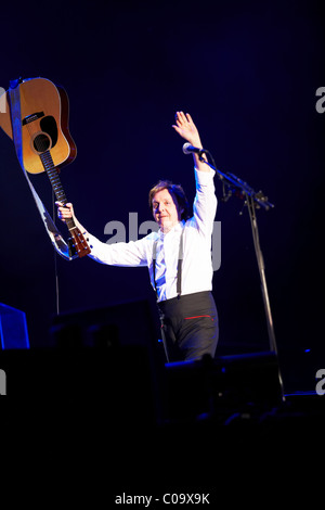 Paul Mc Cartney, spielen im River Plate Stadion in Buenos Aires, Argentinien auf die ' Up und kommen 2010" tour Stockfoto