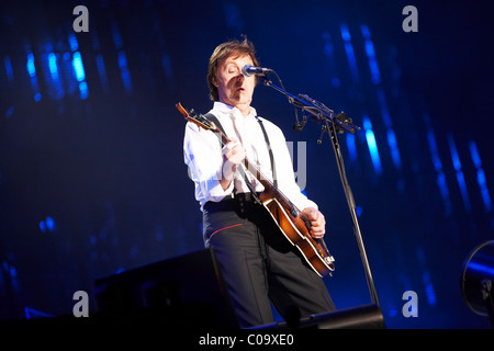 Paul Mc Cartney, spielen im River Plate Stadion in Buenos Aires, Argentinien auf die ' Up und kommen 2010" tour Stockfoto