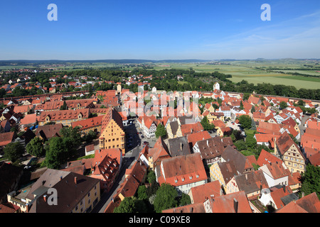 Blick vom Turm der Kirche Daniel oder St.-Georgs-Kirche nach Westen, Nördlingen, Schwaben, Bayern, Deutschland, Europa Stockfoto