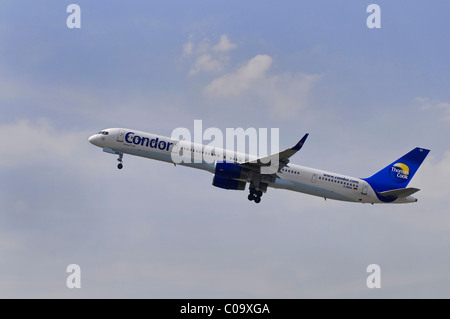 Condor-Passagierflugzeug, Klettern, Boeing 757-300 Stockfoto