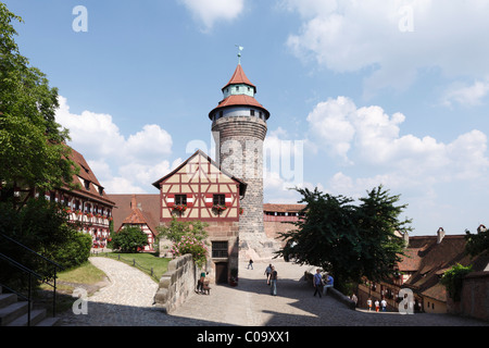 Gericht der Kaiserburg Castle, Sinnwellturm Tower, Nürnberg, Middle Franconia, Franken, Bayern, Deutschland, Europa Stockfoto