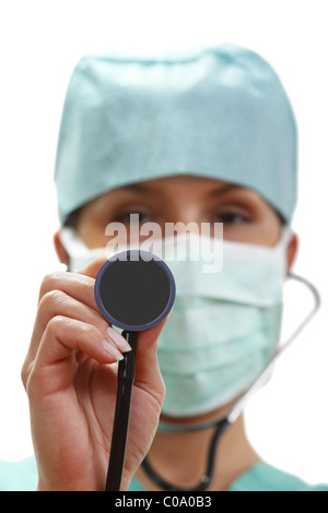 Ärztin mit Stethoskop. Selektiven Fokus auf das Stethoskop. Stockfoto