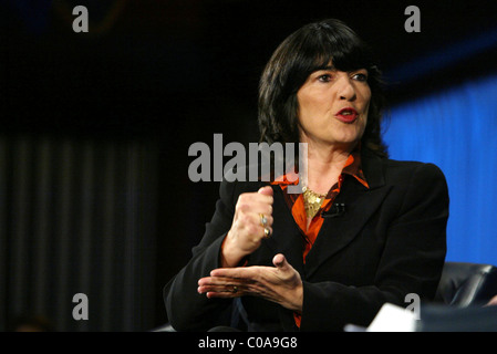 Christiane Ampour besucht "The World: A Gespräch mit Christiane Amanpour" Marvin Kalb interviewt CNN-Korrespondent Stockfoto