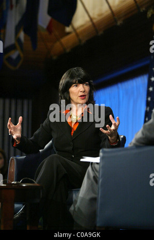 Christiane Ampour besucht "The World: A Gespräch mit Christiane Amanpour" Marvin Kalb interviewt CNN-Korrespondent Stockfoto