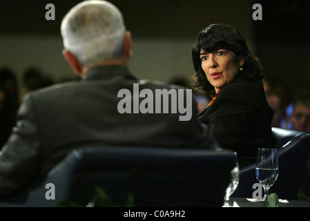 Christiane Ampour besucht "The World: A Gespräch mit Christiane Amanpour" Marvin Kalb interviewt CNN-Korrespondent Stockfoto