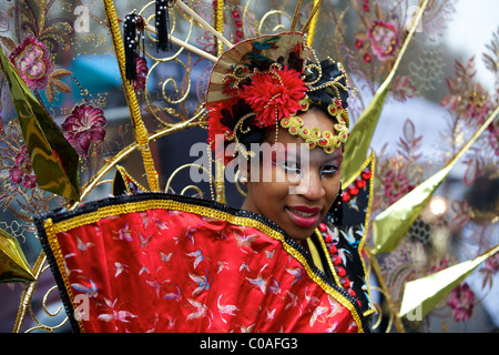Frau, gekleidet in ein Kostüm aus der Feststellung Hill Carnival Stockfoto