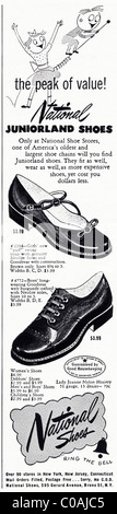 Original 1950er Jahre Werbung in amerikanischen Verbraucher-Magazin für Kinder-JUNIORLAND-Schuhe von nationalen Schuhe Stockfoto