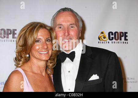 Jaime McCourt und Frank McCourt, Besitzer der Los Angeles Dodgers König der Herzen Awards Gala - Ankünfte auf dem Beverly statt Stockfoto