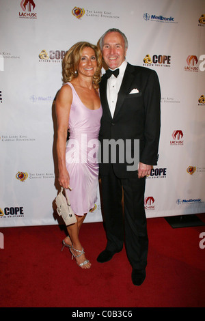 Jaime McCourt und Frank McCourt, Besitzer der Los Angeles Dodgers König der Herzen Awards Gala - Ankünfte auf dem Beverly statt Stockfoto