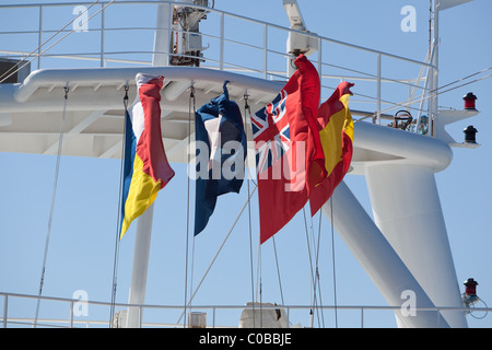 Schiffe-Fahnen im wind Stockfoto
