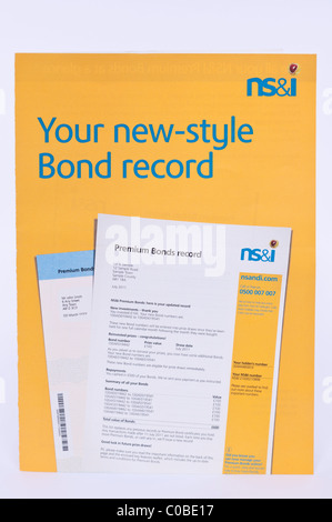 Der neue Stil Premium Bonds Lizenzheft aus nationalen Ersparnisse und Investitionen auf weißem Hintergrund Stockfoto