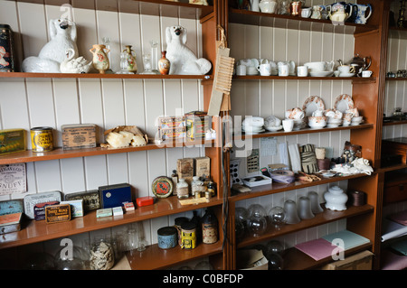 Im Inneren einen alten Haushaltswaren-Shop aus dem frühen 20. Jahrhundert Stockfoto