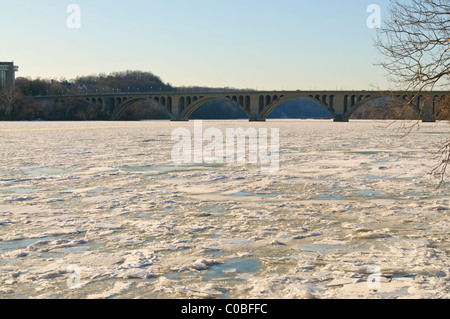 Eis verstopft Potamac Fluss, Washington D.C. USA Stockfoto