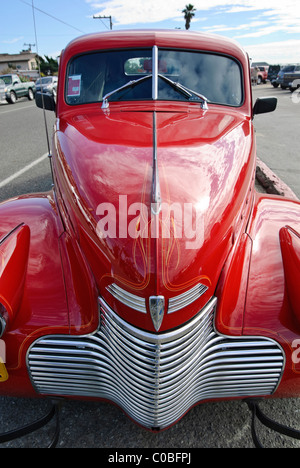 Leuchtend rote Chevrolet Master Deluxe Oldtimer. Stockfoto