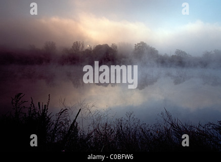 Sonnenaufgang am New Yorker Mohawk River, Teil des Eriekanals Stockfoto