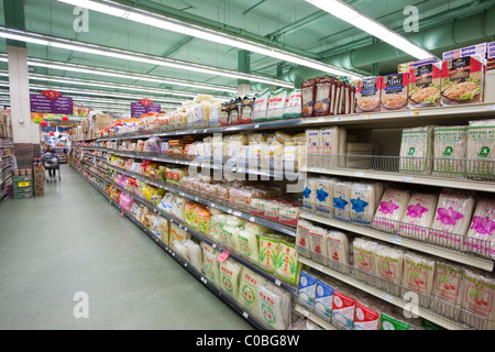 Nudel-Gang im Uwajimaya Supermarkt Stockfoto