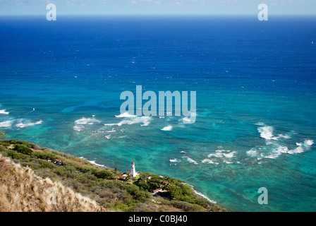 Diamond Head Leuchtturm Blick auf weiten blauen Ozean. Windward Küste von Oahu Hawaii gedreht von Diamond Head Krater. Stockfoto