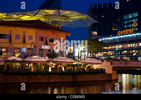 Riverside Restaurant am Clark Quay in der Nacht, Singapur Stockfoto