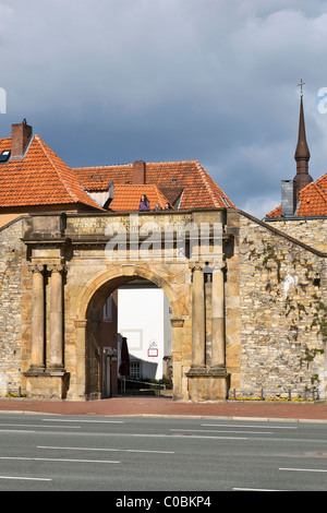 Stadttor in der alten Stadt Osnabrück in Deutschland. Stockfoto