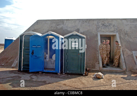 Die Waliser Wachen Battel Gruppe dort unterwegs Pflicht im Irak 2004. Sie wurden nur aus Seite al Arhmar im Südirak gebucht. und Stockfoto