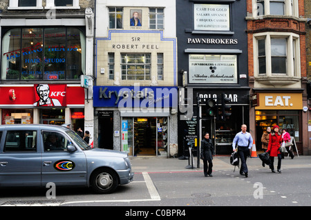 Straßenszene in Bishopsgate mit Fußgängerüberweg, London, England, Uk Stockfoto