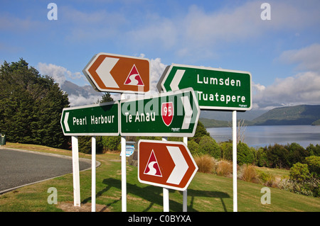 Wegweiser durch die Lake Manapouri, Southland, Südinsel, Neuseeland Stockfoto