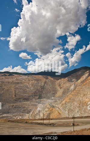 Szene aus Kennecott Utah Copper Tagebau, in der Nähe von Salt Lake City, Utah, eines der größten in der Welt. Stockfoto