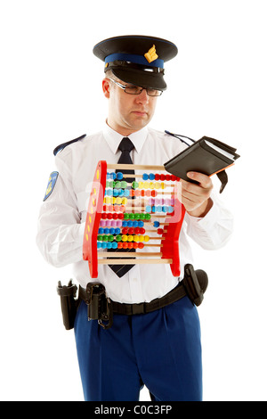 Niederländische Polizisten zählt Gutscheine Quoten mit Abacus auf weißem Hintergrund Stockfoto