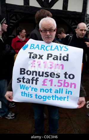 UK Uncut organisieren Protest gegen die Barclays Bank in London, mehrere Filialen schließen, weil sie so wenig UK Steuern zahlen. Stockfoto