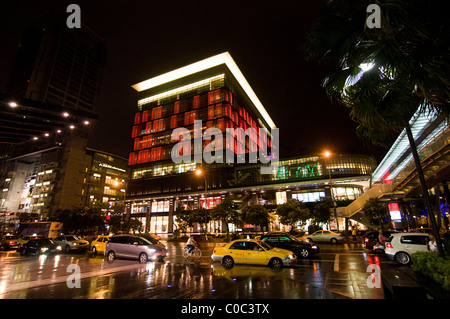 Downtown Taipeh an einem regnerischen Abend. Stockfoto