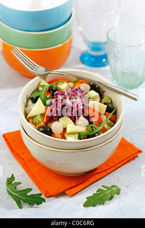 Knusprigem Salat mit Senf und Honig. Rezept zur Verfügung. Stockfoto