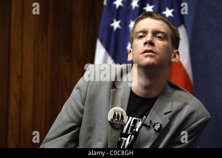 Thomas Young Phil Donahue und Ellen Spiro Bildschirm ihren Dokumentarfilm "Körper des Krieges" vor dem National Press Club. Washington DC, Stockfoto