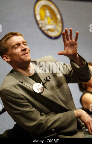 Thomas Young Phil Donahue und Ellen Spiro Bildschirm ihren Dokumentarfilm "Körper des Krieges" vor dem National Press Club. Washington DC, USA Stockfoto