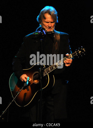 Country-Musik Singer-Songwriter und Hollywood-Schauspieler Kris Kristofferson erklingt in der Olympia Theatre in Dublin - Stockfoto