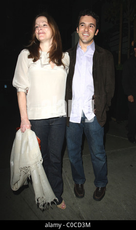 Fred Savage und schwangere Frau Jennifer Lynn Stone verlassen STK Restaurant West Hollywood, Kalifornien - 21.03.08 Stockfoto