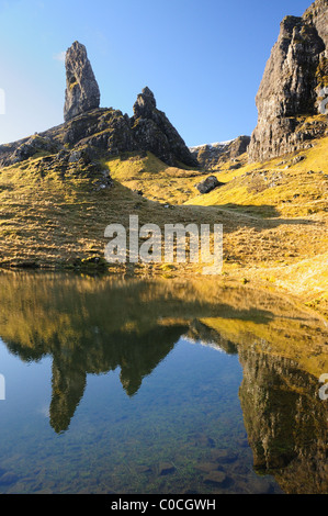 Old Man of Storr spiegelt sich im Pool, Isle Of Skye, Hebriden, schottischer Hghlands Stockfoto