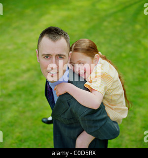 Vater und Tochter Piggy Back, Porträt Stockfoto