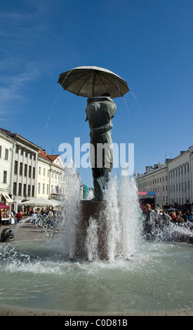 Brunnen Sie Statue "küssen Schüler" in Tartu, Estland Stockfoto