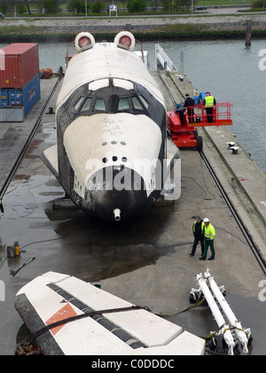 RUSSISCHEN Raumschiff nimmt, THE WATER russischen Raumschiffs Buran 002 wird auf einem Schiff über den Rhein in Düsseldorf transportiert, Stockfoto